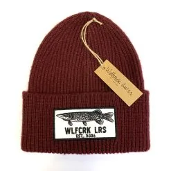 Wolfcreek Pike Patch Knitted Beanie -Vinterfiske Försäljningsbutik WLFCRK Patch Knitted Beanie Burgundy 2048x2048